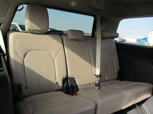 Used 2024 Ford Expedition Limited image 25