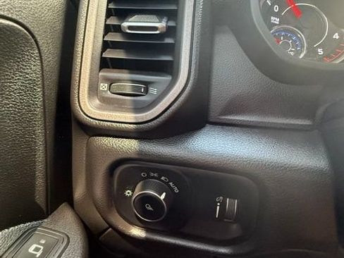Used 2024 RAM 2500 Tradesman w/ Chrome Appearance Group AWD/4WD image 10