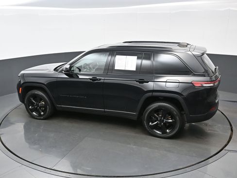 Used 2023 Jeep Grand Cherokee Altitude image 34