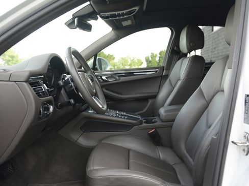 Certified 2021 Porsche Macan AWD/4WD image 15