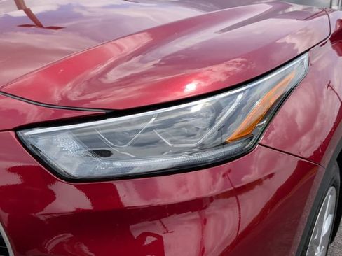Used 2024 Toyota Highlander Limited FWD image 11