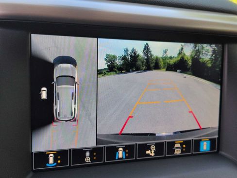 Used 2021 GMC Acadia Denali w/ Denali Ultimate Package AWD/4WD image 31
