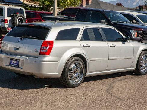Used 2005 Dodge Magnum SE image 5