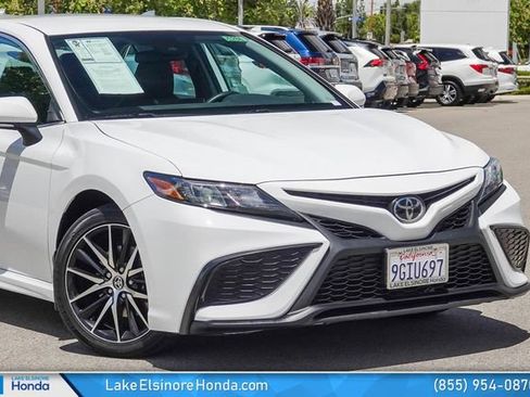 Used 2024 Toyota Camry SE FWD image 2