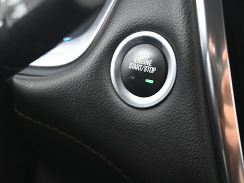 Used 2020 Chevrolet Traverse LT FWD image 17