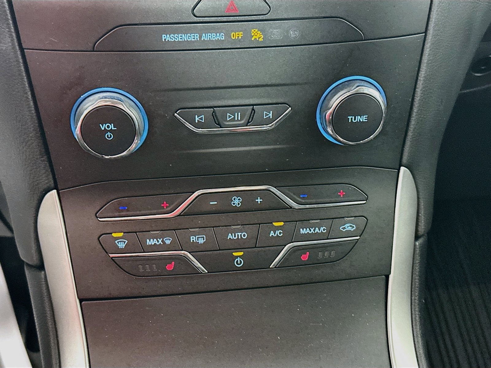 Used 2019 Ford Edge SEL w/ Equipment Group 201A AWD/4WD image 16