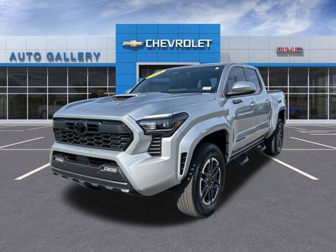 Used 2025 Toyota Tacoma TRD Sport w/ TRD Sport Upgrade Package image 1