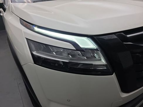 Used 2023 Nissan Pathfinder SL w/ Lighting Package (N92) image 13