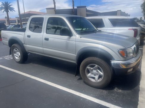 Used 2004 Toyota Tacoma PreRunner RWD image 2