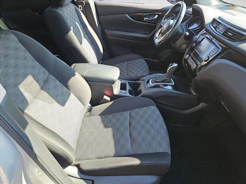 Used 2021 Nissan Rogue Sport SV image 18