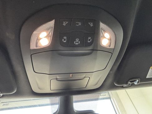 Used 2026 Chrysler Pacifica Select FWD image 17