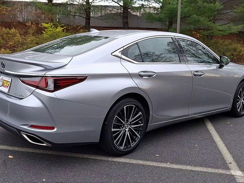 Used 2022 Lexus ES 350 w/ Premium Package image 8