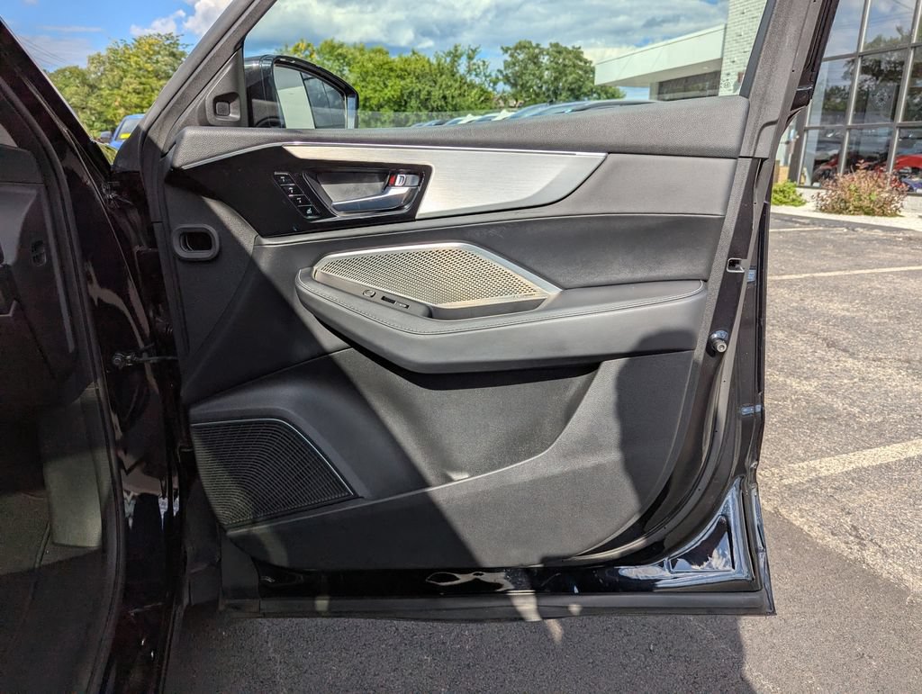 Used 2023 Acura MDX w/ Technology Package AWD/4WD image 32