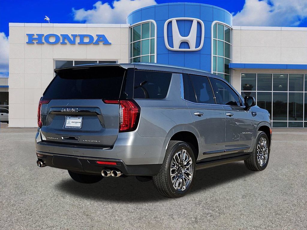 Used 2023 GMC Yukon Denali Ultimate AWD/4WD image 3