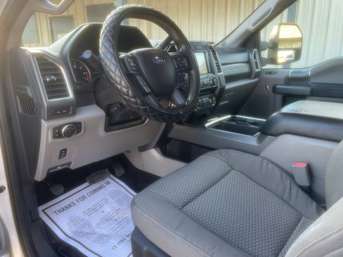 Used 2017 Ford F250 XLT w/ XLT Premium Package image 11