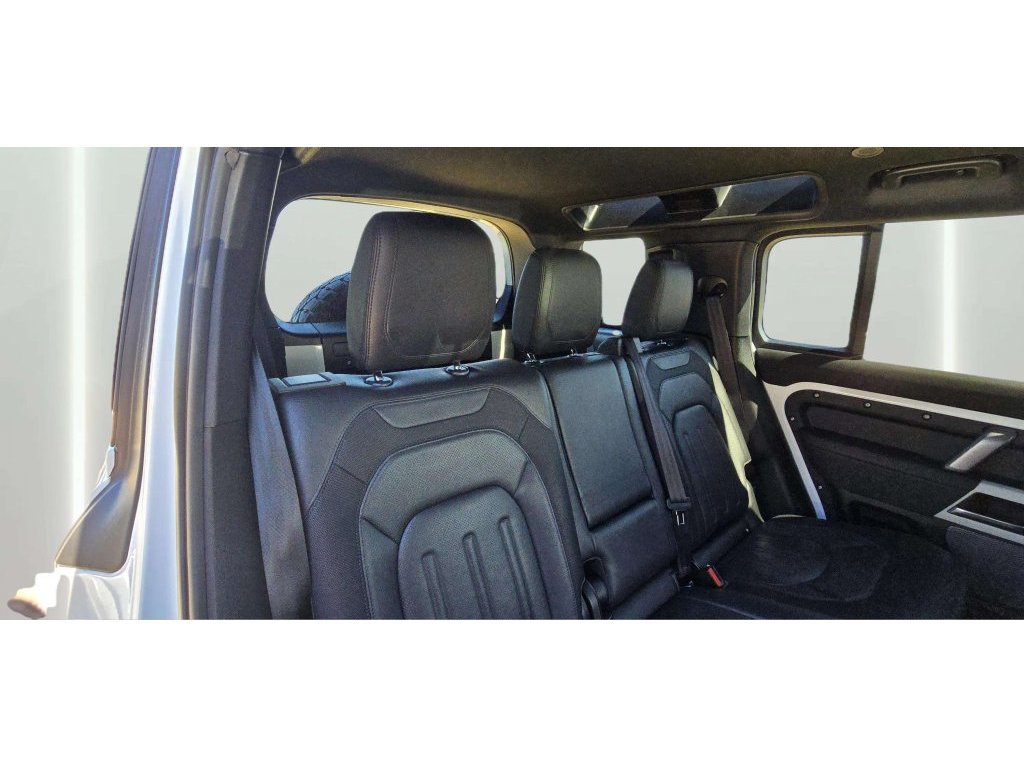 Used 2021 Land Rover Defender 110 X-Dynamic SE AWD/4WD image 27