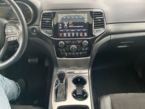 Used 2021 Jeep Grand Cherokee Laredo X image 18