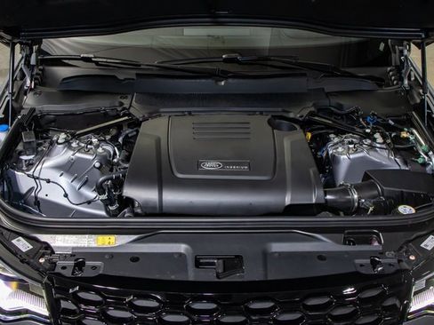 Certified 2025 Land Rover Discovery Dynamic SE image 5