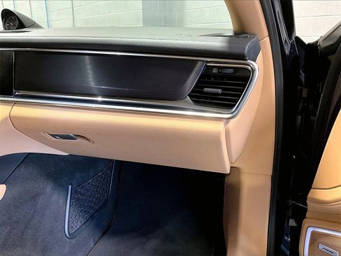 Certified 2022 Porsche Panamera 4 Platinum Edition image 19