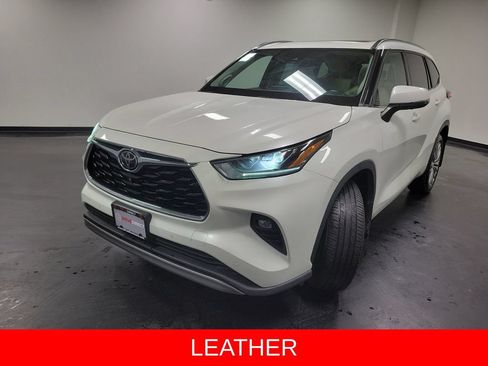 Used 2020 Toyota Highlander Platinum AWD/4WD image 4