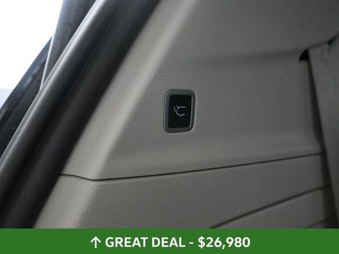 Used 2024 Chrysler Pacifica Select image 27