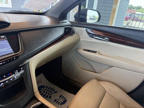 Used 2017 Cadillac XT5 Luxury w/ Driver Awareness Package FWD image 42