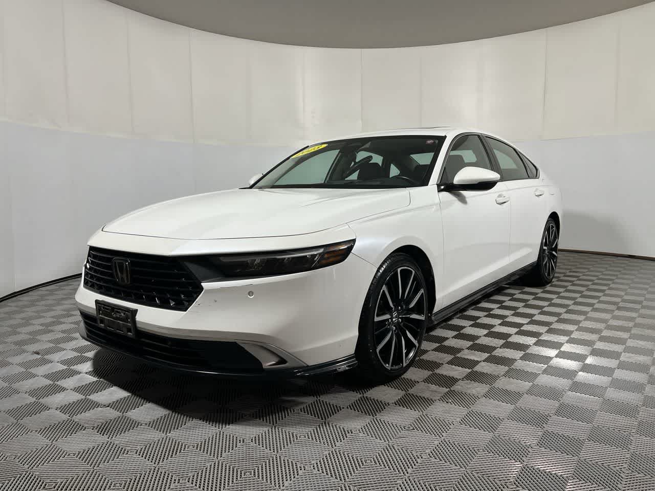 Used 2023 Honda Accord Touring image 4