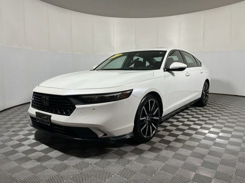 Used 2023 Honda Accord Touring image 4