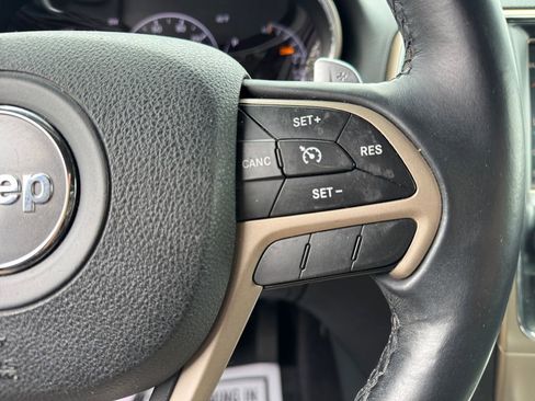 Used 2017 Jeep Grand Cherokee Laredo w/ Quick Order Package 2BE image 35