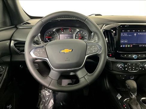 Used 2023 Chevrolet Traverse LT image 5