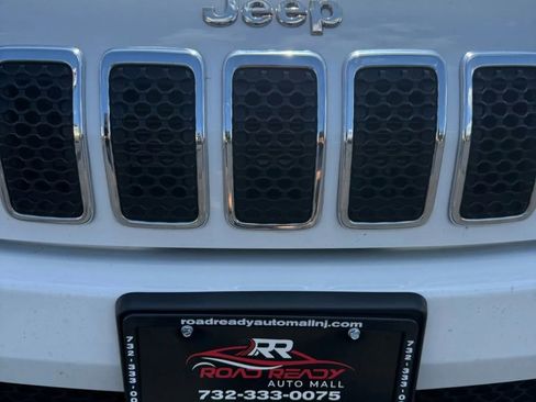 Used 2019 Jeep Cherokee Limited image 50