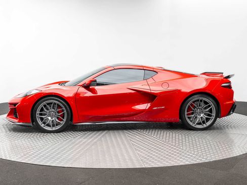 Used 2024 Chevrolet Corvette Z06 RWD image 3