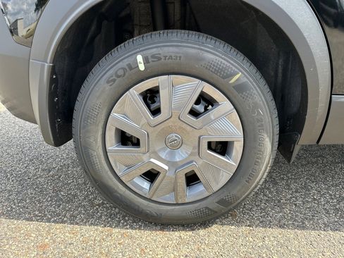 New 2026 Nissan Kicks S image 17