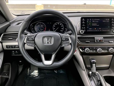Used 2018 Honda Accord Touring image 6