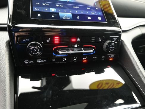 New 2026 Jeep Grand Cherokee L Laredo image 18