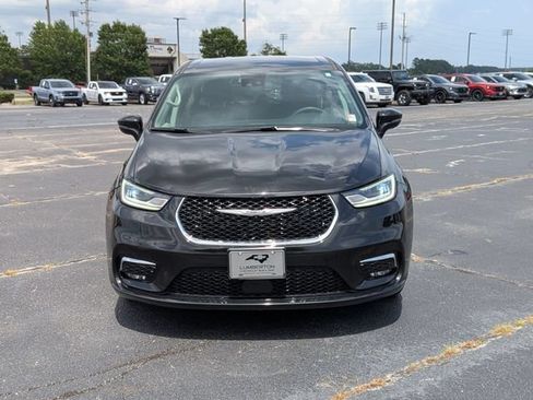 Used 2024 Chrysler Pacifica Touring-L FWD image 8