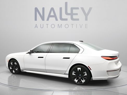 Used 2023 BMW i7 xDrive60 AWD/4WD image 6