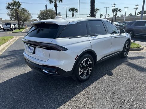 Used 2024 Lincoln Nautilus Premier image 6