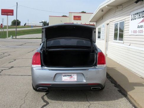 Used 2015 Chrysler 300 C w/ Light Group image 9