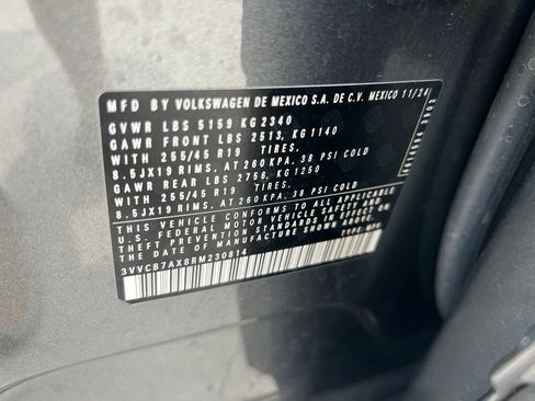 Used 2024 Volkswagen Tiguan SE R-Line FWD image 10
