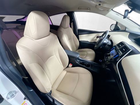 Used 2019 Toyota Prius LE image 31