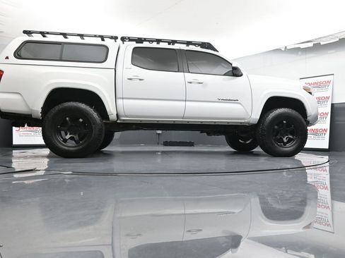 Used 2017 Toyota Tacoma SR5 w/ Tow Package image 38