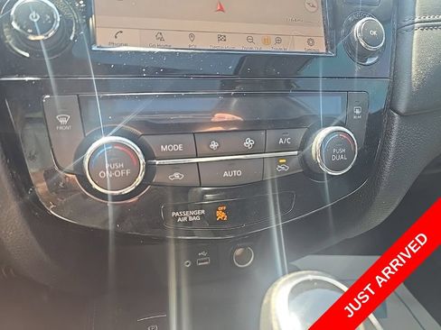 Used 2020 Nissan Rogue SL AWD/4WD image 11