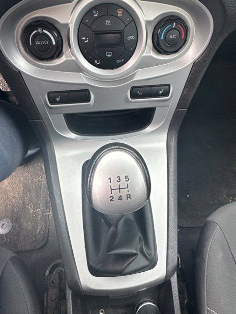 Used 2014 Ford Fiesta SE FWD image 24
