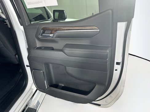 Used 2024 GMC Sierra 1500 SLE w/ Preferred Package image 29