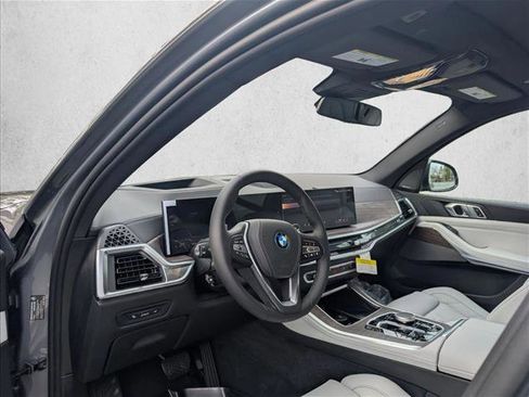New 2026 BMW X5 xDrive50e image 3