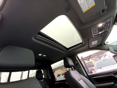 Used 2025 GMC Sierra 2500 SLT w/ SLT Premium Package image 20