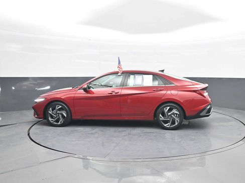 Used 2025 Hyundai Elantra Limited FWD image 5