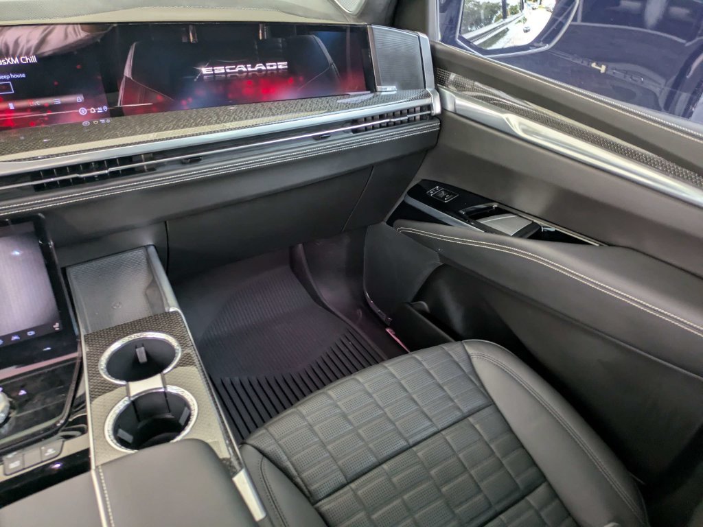 Used 2025 Cadillac Escalade V AWD/4WD image 20