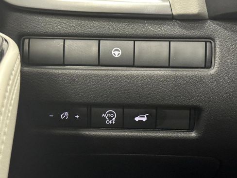 Used 2025 Nissan Rogue SV image 22